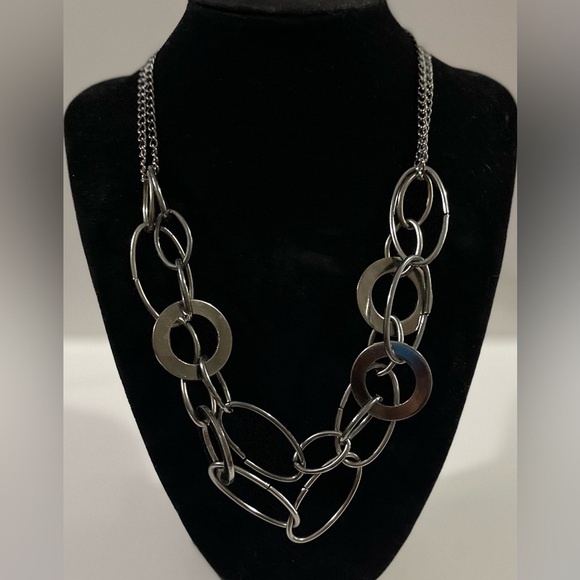 NWT Paparazzi Elegant Silver Chain Necklace - Picture 1 of 4